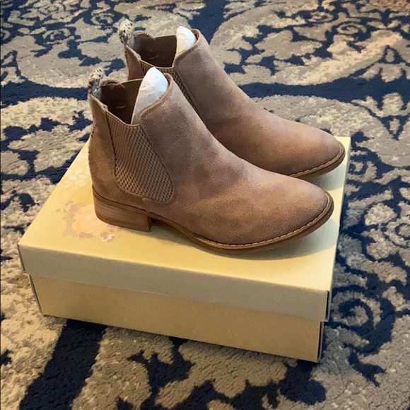 Booties - Picture 2 of 5